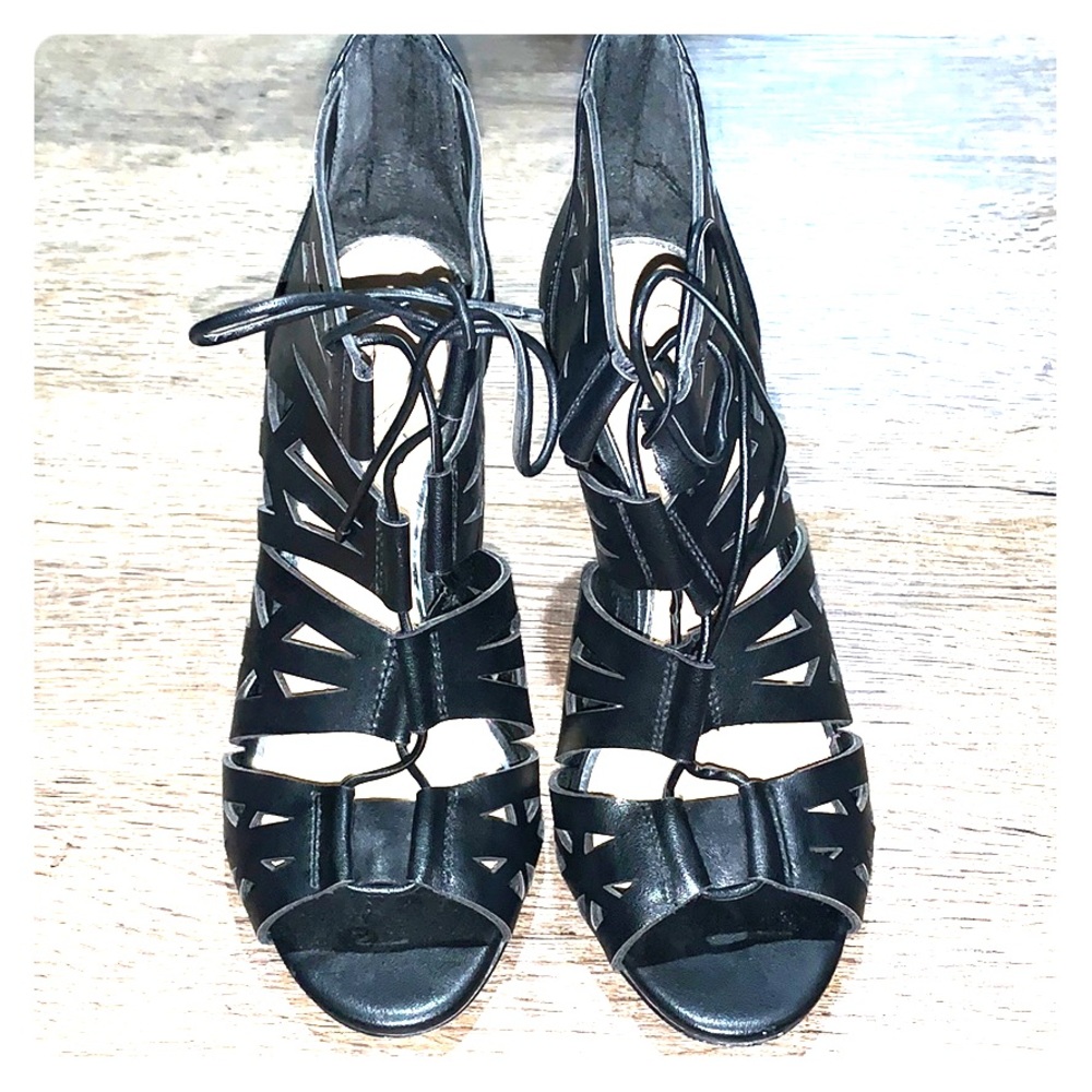 Jessica Simson black heels.